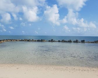 Sanandros Airbnb - Marsh Harbour - Beach