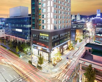 Golden Tulip Essential Namgang - Jinju - Building