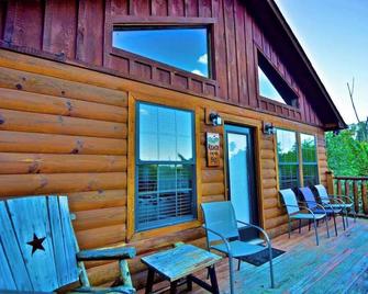 Secluded Cabin Near Smoky Mountains. Hot Tub! Honeymoon! - Sevierville
