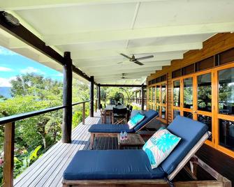 Chic Serene & Secluded Beachfront Villa -- Your Own Private Resort - Savusavu - Balcon