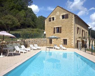 Gite le Pommier at Pech de Compassy near Sarlat - Milhac - Piscina