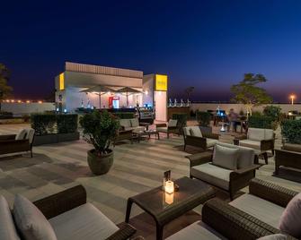 Radisson Hotel Dubai, Damac Hills - Dubai - Innenhof
