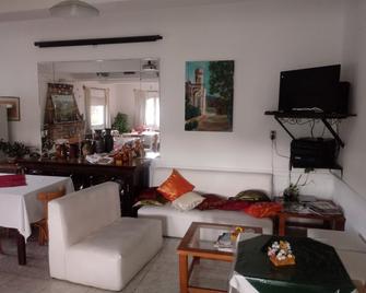 Hotel Namuncurá - Río Ceballos - Living room