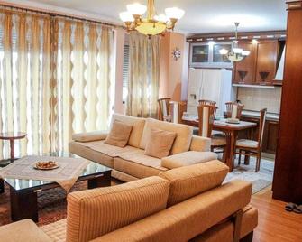 Gino's Apartments - Korçë - Living room