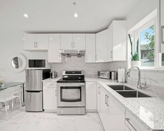 Entire New Cozy And Modern 2-Storey Hous - Vancouver - Cocina