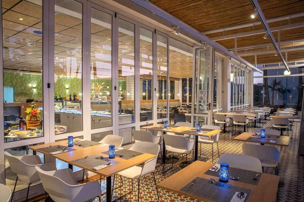 أواسيس لانز بيتش مايت