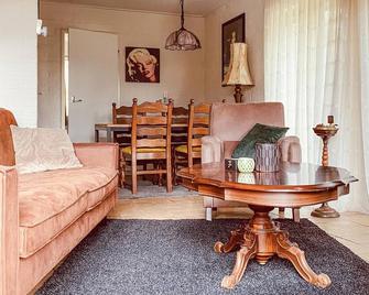 Stunning Stacaravan In Rheezerveen - Rheezerveen - Sala de estar