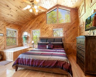 Mountain View Holy Smoky Cabin - Wears Valley - Bedroom