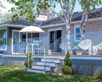 Fitzroy Lakehouse - Lake Ontario Waterfront with Hot Tub - Trenton - Gebouw