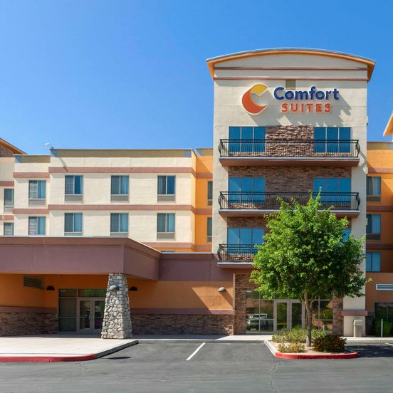 Comfort Suites Glendale - State Farm Stadium Area image 1