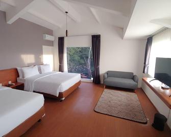 Akuja glamping room resto by VIBHM - Kota Bogor - Pantai