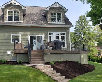 Waterfront Executive Home sleeps 14 - Waterford - Edificio