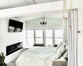 Sherkston Shores Cottage Pet-friendly! - Port Colborne - Bedroom