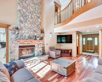 Huge Family Home with Pool - 13 Mi to Lake Michigan! - LaPorte