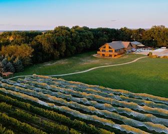 4 bedroom vineyard home near Brookings, SD - Bruce - Außenansicht