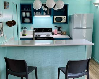 Enjoy the stars at Hidden Creek - Rio Frio - Kitchen
