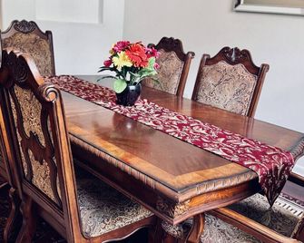 Cozy Private Home Close to the I95 Exit 284 - Palm Coast - Dining room