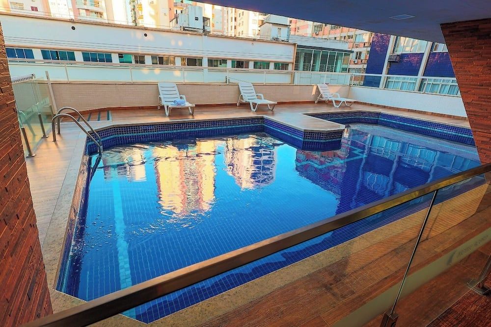 هوتل دوس آسوريس - بالنياريو كامبوريو - حوض السباحة