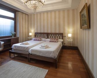 Sasueta Manor House 5 minutes from downtown - سان سباستيان - غرفة نوم