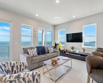 Key Largo Oceanfront Oasis with Pool and Hot Tub - Cayo Largo - Sala de estar