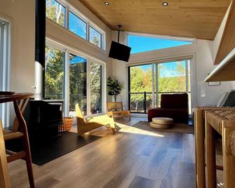 Serenity's Nest Spa Sauna Sky Mountains - Saint-Côme - Living room