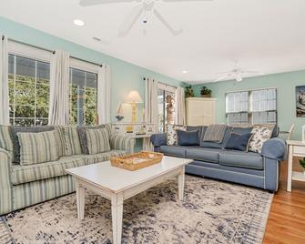 Calypso Cottage - Surfside Beach - Living room