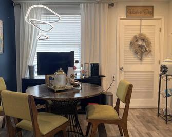 Charming 1-bedroom house in fabulous Phoenix with AC, WiFi - Phoenix - Spisestue