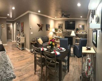 Lonestar Loft - Centrally located near the heart of Amarillo - Amarillo - Dining room