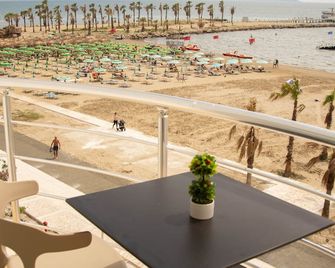 Wave Beachfront Apartments - Durrës - Outdoors view