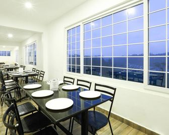 Treebo Skydale Inn & Suites With Mountain View - Ooty - Ресторан