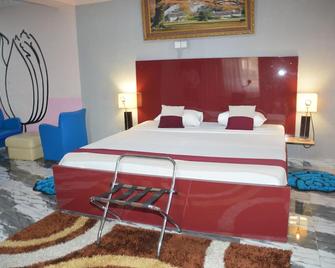 Royal Lee's Hotel - Akuapim-Mampong - Bedroom