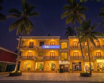 Fabhotel Shadowline - Bainguinim - Building