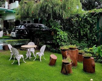 Cosy Garden Cottage with Kitchen & Patio, very close to Mussoorie - Dehradun - Patio