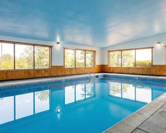 Oscoda Lakeside Hotel - Oscoda - Bazén