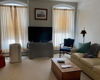 Charming 3rd Floor Walk-up River View - Clayton - Living room