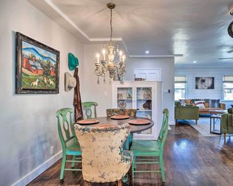 Vintage Bishop House in Downtown w/ Porch Swing! - Bishop - Sala de jantar