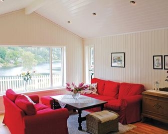 3 Bedroom Gorgeous Home In Lyngdal - Lyngdal - Sala de estar