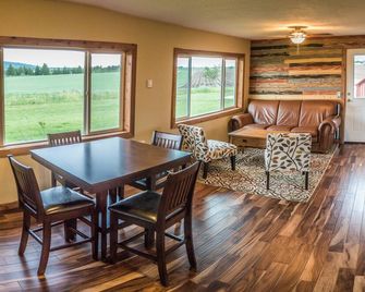 Secluded 6 acre home near the Henry's Fork River. - Ashton - Dining room