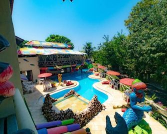 بوزادا داس جالينهاس - بورتو دي جاليناس - حوض السباحة