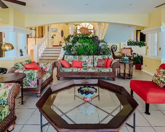 Casa Bella Vista- Home of Manuel Antonio's Most Famous View! - Quepos - Living room