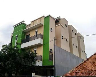 RedDoorz Plus near Trisakti University - Yakarta - Edificio
