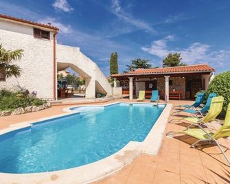 Apartments Biserka 1495 - Banjole - Pool