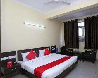 OYO 29315 Kiwi Hotel & Spa - Kotdwāra - Bedroom