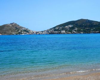 Papafotis Apartments & Suites - Álinda - Beach