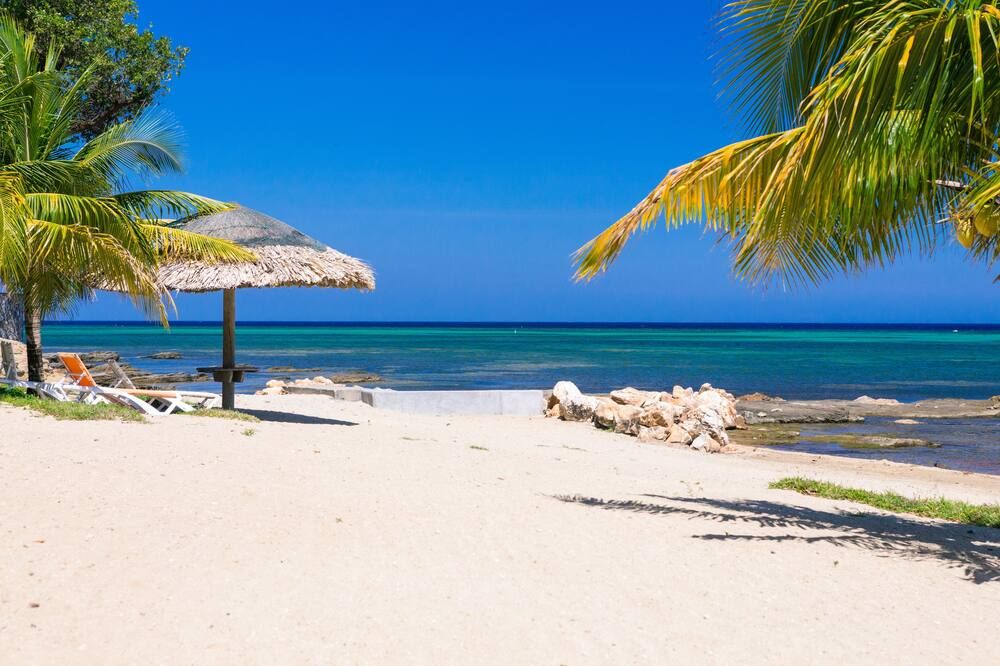 Lawson Rock - Angelfish 100 - Sandy Bay - חוף