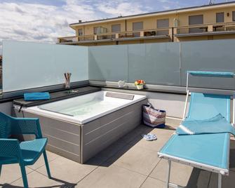 Appartamenti Le Vele - Siroli Collection - Cervia - Balkon