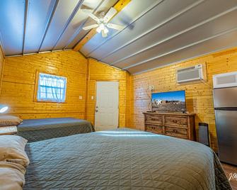 Horseshoe Lodges Cabins & Rv Park - Midland - Bedroom