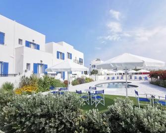 Ikaros Studios & Apartments - Naxos - Piscina