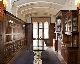 The Inn at Centre Park - Reading - Hallway