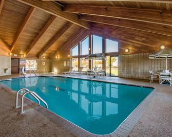 AmericInn by Wyndham Windsor Ft. Collins - Fort Collins - Svømmebasseng